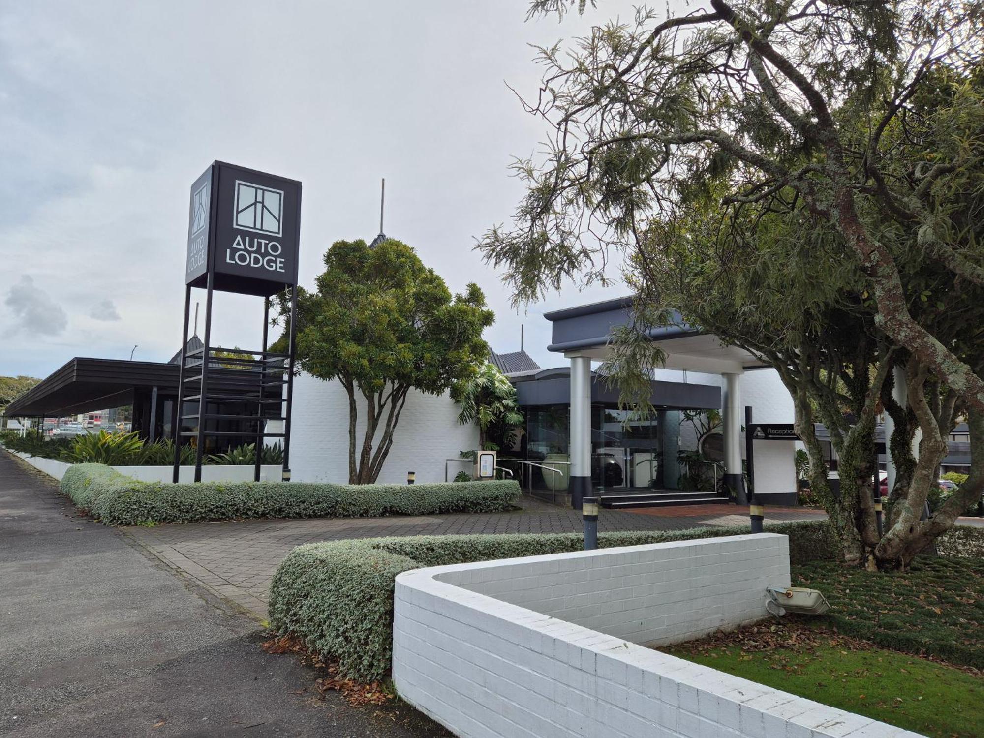 Auto 4* New Plymouth